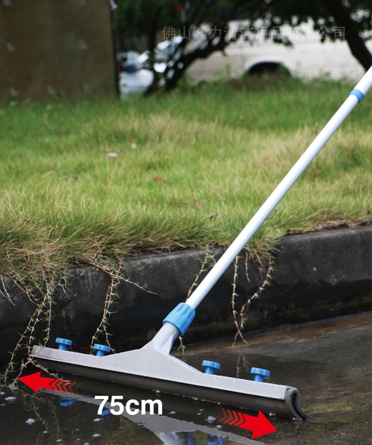 一到下雨天,院子里面總積水,施達(dá)多功能推水扒幫到您